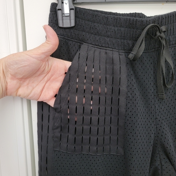 Victoria's Secret Sport Perforated Black Jogger Pull On Pants Pockets Size Small - Picture 4 of 13